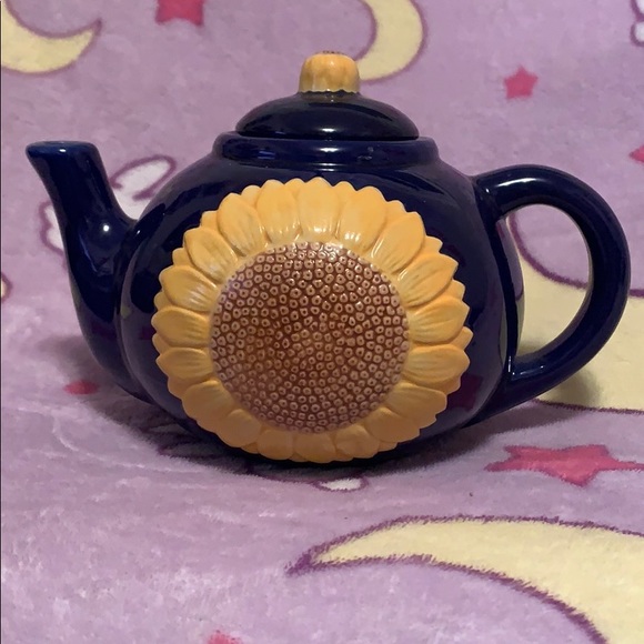 Other - Sunflower teapot